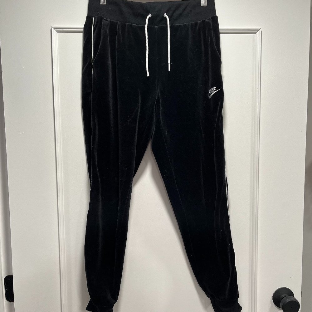 Women's Nike Velvet Black Jogger Size Small